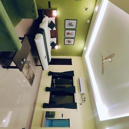 Emerald Euphoria The Luxury Stay Near Infocity Best Seller Bhubaneswar Esterno foto